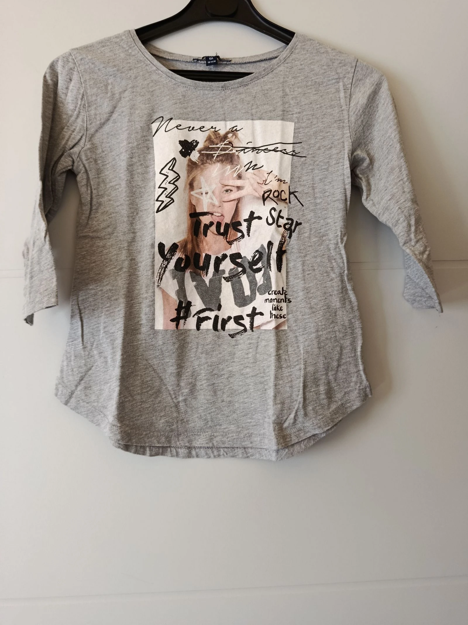 Tee-shirt marque Kiabi taille 10 ans 